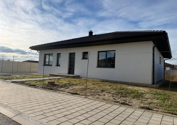 REZERVOVANÉ- BE.LIVE COMPANY- NA PREDAJ- 4-IZBOVÝ- BUNGALOV- NOVOSTAVBA- MOST PRI BRATISLAVE 