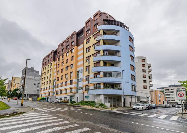 BE.LIVE COMPANY- PRENÁJOM- 3- IZBOVÝ PRIESTRANNÝ BYT- KOMPLETNE ZARIADENÝ- GARÁŽOVÉ STÁTIE- MATEJKOVA- BRATISLAVA