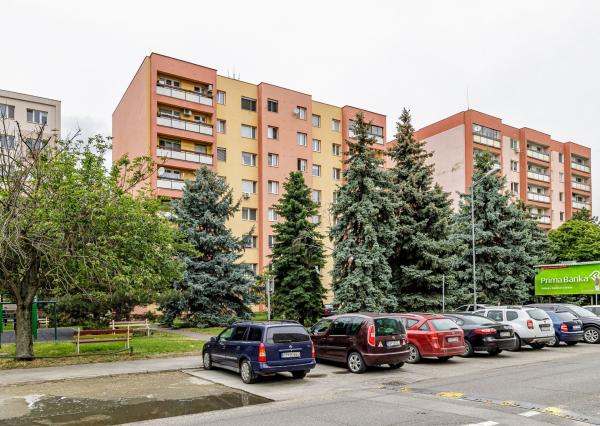 BE.LIVE COMPANY- NA PREDAJ- 3- IZBOVÝ BYT- KOMPLETNÁ REKONŠTRUKCIA- LOGGIA- PIVNIČNÁ KOBKA- NOBELOVA ULICA- BRATISLAVA