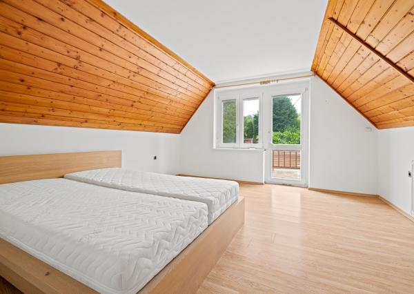 BE.LIVE COMPANY – NA PREDAJ – VEĽKORYSÝ RODINNÝ DOM S PRÍSTAVBOU – ZÁHORSKÁ BYSTRICA – DONSKÁ ULICA
