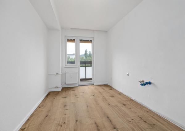 BE.LIVE COMPANY- NA PREDAJ- NADŠTANDARNE VEĽKÝ- ZREKONŠTRUOVANÝ- 3- IZBOVÝ BYT- LOGGIA- PIVNIČNÁ KOBKA- NOBELOVA ULICA- BRATISLAVA