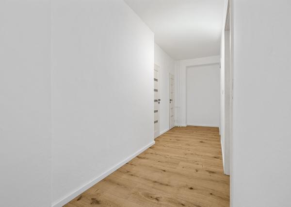 BE.LIVE COMPANY- NA PREDAJ- NADŠTANDARNE VEĽKÝ- ZREKONŠTRUOVANÝ- 3- IZBOVÝ BYT- LOGGIA- PIVNIČNÁ KOBKA- NOBELOVA ULICA- BRATISLAVA