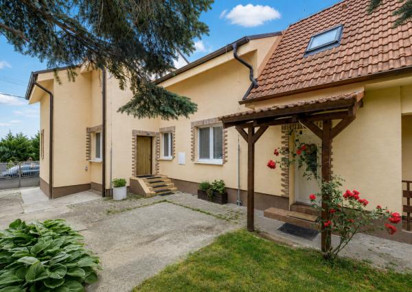 BE.LIVE COMPANY – NA PREDAJ – VEĽKORYSÝ RODINNÝ DOM S PRÍSTAVBOU – ZÁHORSKÁ BYSTRICA – DONSKÁ ULICA