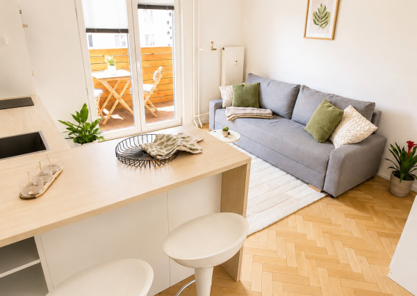 NA PREDAJ- KOMPLETNE ZREKONŠTRUOVANÝ - MODERNÝ 1- IZBOVÝ BYT S ODDELENOU SPÁĽŇOU A BALKÓNOM- BRATISLAVA- NOVÉ MESTO- ČSL PARAŠUTISTOV 