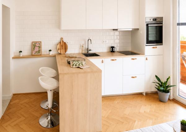 NA PREDAJ- KOMPLETNE ZREKONŠTRUOVANÝ - MODERNÝ 1- IZBOVÝ BYT S ODDELENOU SPÁĽŇOU A BALKÓNOM- BRATISLAVA- NOVÉ MESTO- ČSL PARAŠUTISTOV 