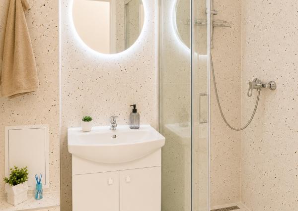 NA PREDAJ- KOMPLETNE ZREKONŠTRUOVANÝ - MODERNÝ 1- IZBOVÝ BYT S ODDELENOU SPÁĽŇOU A BALKÓNOM- BRATISLAVA- NOVÉ MESTO- ČSL PARAŠUTISTOV 
