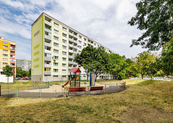BE.LIVE- PREDAJ- PRIESTRANNÝ- 3- IZBOVÝ- BYT- LOGGIA- PIVNICA- KAPICOVÁ- PETRŽALKA