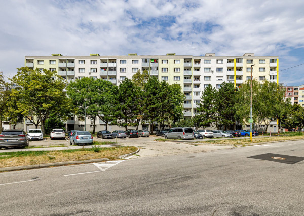 BE.LIVE- PREDAJ- PRIESTRANNÝ- 3- IZBOVÝ- BYT- LOGGIA- PIVNICA- KAPICOVÁ- PETRŽALKA
