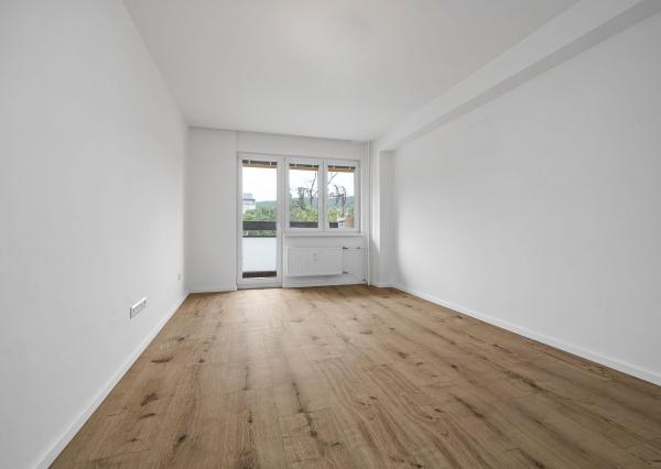 BE.LIVE COMPANY- NA PREDAJ- mZREKONŠTRUOVANÝ- 3- IZBOVÝ BYT- LOGGIA- PIVNIČNÁ KOBKA- NOBELOVA ULICA- BRATISLAVA