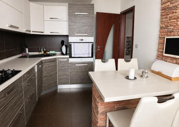 OFF PONUKA – NA PREDAJ – PRIESTRANNÝ 3-IZBOVÝ BYT – 69 m² + LODŽIA – KLIMATIZÁCIA – BUDATÍNSKA – PETRŽALKA