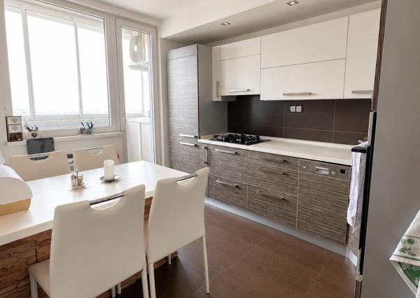 OFF PONUKA – NA PREDAJ – PRIESTRANNÝ 3-IZBOVÝ BYT – 69 m² + LODŽIA – KLIMATIZÁCIA – BUDATÍNSKA – PETRŽALKA