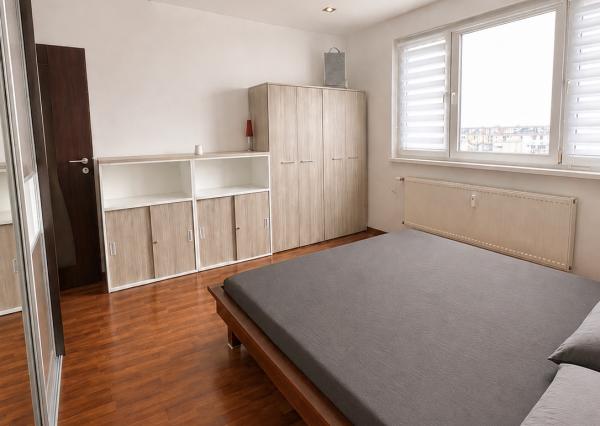 OFF PONUKA – NA PREDAJ – PRIESTRANNÝ 3-IZBOVÝ BYT – 69 m² + LODŽIA – KLIMATIZÁCIA – BUDATÍNSKA – PETRŽALKA