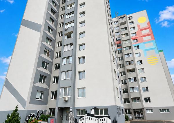 OFF PONUKA – NA PREDAJ – PRIESTRANNÝ 3-IZBOVÝ BYT – 69 m² + LODŽIA – KLIMATIZÁCIA – BUDATÍNSKA – PETRŽALKA