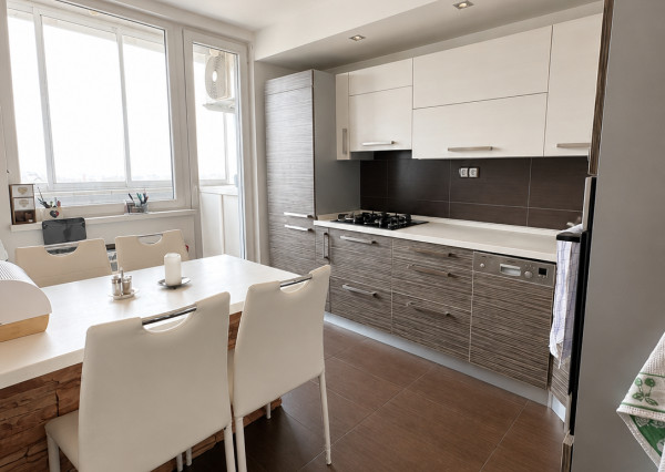 NA PREDAJ – PRIESTRANNÝ 3-IZBOVÝ BYT – 69 m² + LODŽIA – KLIMATIZÁCIA – BUDATÍNSKA – PETRŽALKA