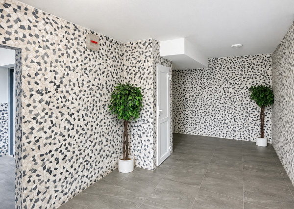 NA PREDAJ – PRIESTRANNÝ 3-IZBOVÝ BYT – 69 m² + LODŽIA – KLIMATIZÁCIA – BUDATÍNSKA – PETRŽALKA