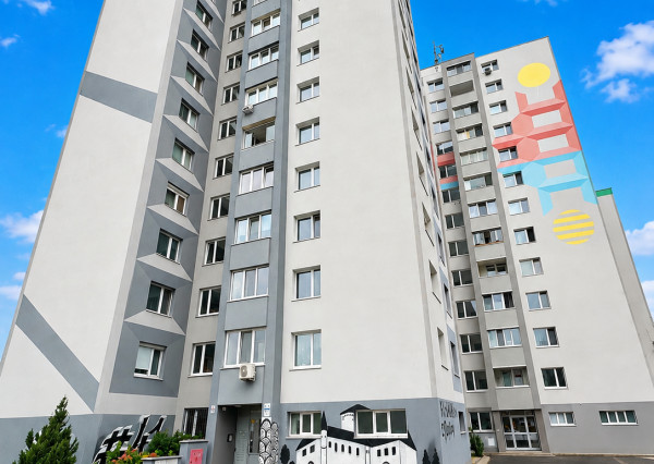 NA PREDAJ – PRIESTRANNÝ 3-IZBOVÝ BYT – 69 m² + LODŽIA – KLIMATIZÁCIA – BUDATÍNSKA – PETRŽALKA
