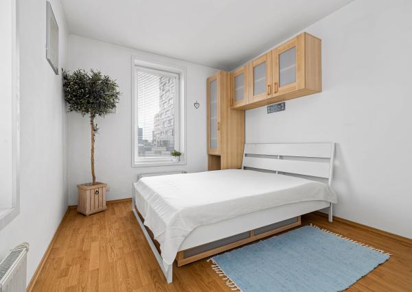 PREDANÝ- BE.LIVE COMPANY- NA PREDAJ- 3-IZBOVÝ BYT- LOGGIA- PIVNIČNÁ KOBKA- VO VYHĽADÁVANOM PROJEKTE OCTOPUS HABITAT- RUŽINOV- MRAZIARENSKÁ
