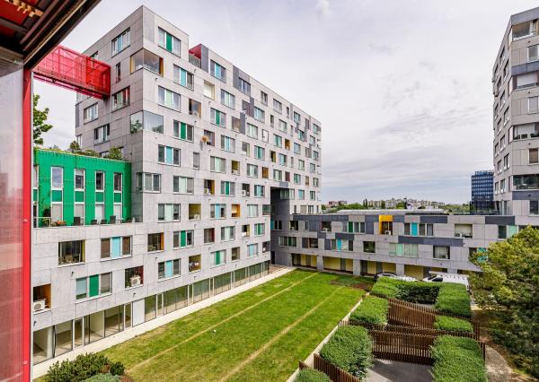 PREDANÝ- BE.LIVE COMPANY- NA PREDAJ- 3-IZBOVÝ BYT- LOGGIA- PIVNIČNÁ KOBKA- VO VYHĽADÁVANOM PROJEKTE OCTOPUS HABITAT- RUŽINOV- MRAZIARENSKÁ