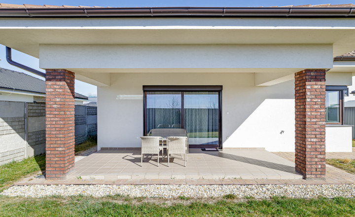 PREDANÉ- 4 IZBOVÝ- BUNGALOV-109m2- MILOSLAVOV - fotografia 19