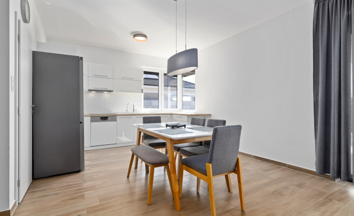 PREDANÉ- 4 IZBOVÝ- BUNGALOV-109m2- MILOSLAVOV - fotografia 8