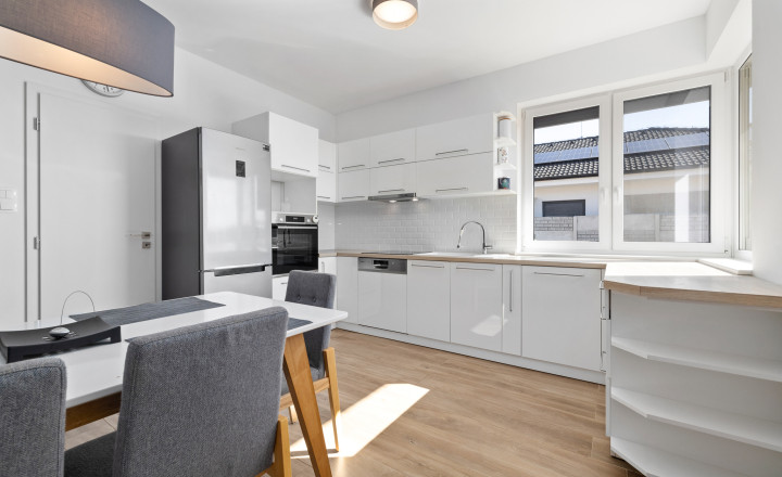 PREDANÉ- 4 IZBOVÝ- BUNGALOV-109m2- MILOSLAVOV - fotografia 10