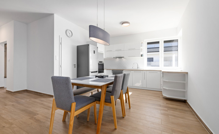 PREDANÉ- 4 IZBOVÝ- BUNGALOV-109m2- MILOSLAVOV - fotografia 9