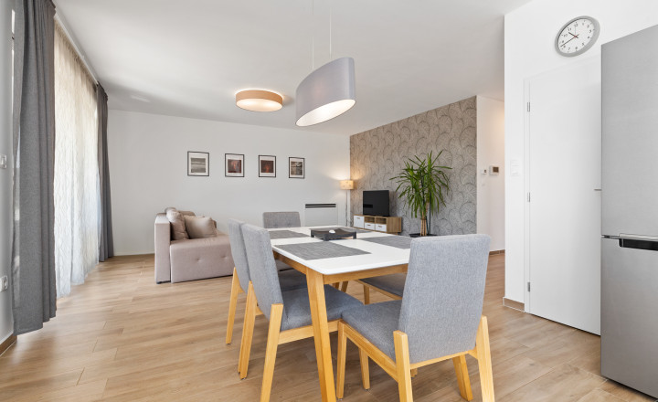 PREDANÉ- 4 IZBOVÝ- BUNGALOV-109m2- MILOSLAVOV - fotografia 11