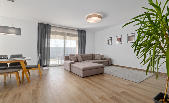 PREDANÉ- 4 IZBOVÝ- BUNGALOV-109m2- MILOSLAVOV - fotografia 3