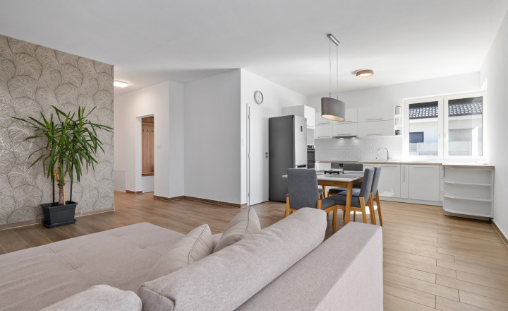 PREDANÉ- 4 IZBOVÝ- BUNGALOV-109m2- MILOSLAVOV - fotografia 5