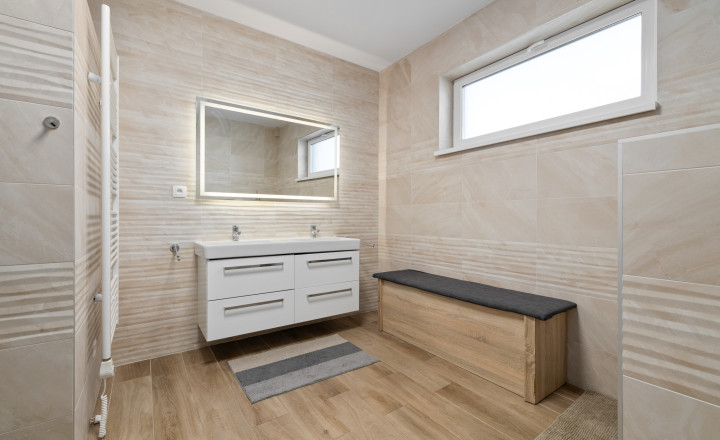 PREDANÉ- 4 IZBOVÝ- BUNGALOV-109m2- MILOSLAVOV - fotografia 17