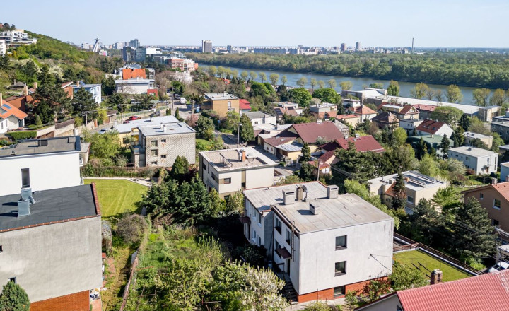 PREDAJ- 5-IZBOVÝ- RODINNÝ DOM- DVOJGARÁŽ- KRÁĽOVSKÉ ÚDOLIE - fotografia 5
