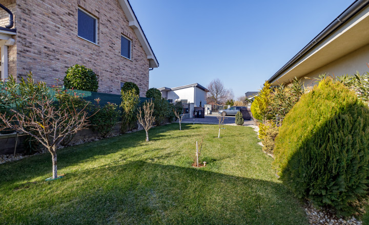 PREDANÉ- 4-IZBOVÝ BUNGALOV- POZEMOK 600m²-HAMULIAKOVO - fotografia 14