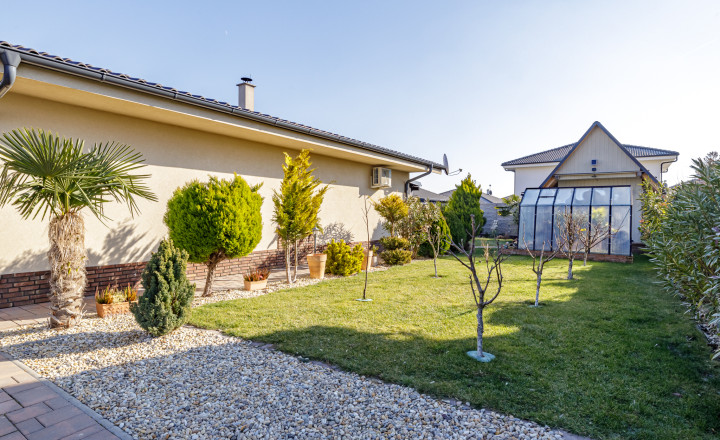 PREDANÉ- 4-IZBOVÝ BUNGALOV- POZEMOK 600m²-HAMULIAKOVO - fotografia 15