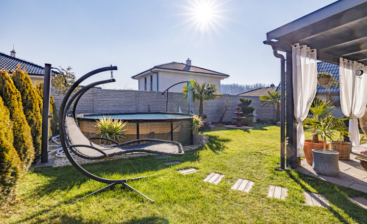 PREDANÉ- 4-IZBOVÝ BUNGALOV- POZEMOK 600m²-HAMULIAKOVO - fotografia 12
