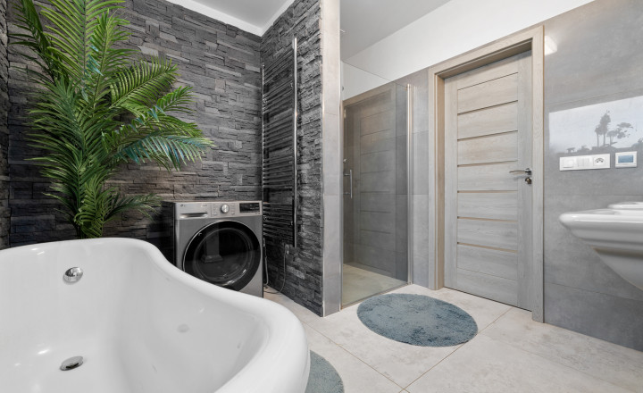 PREDANÉ- 4-IZBOVÝ BUNGALOV- POZEMOK 600m²-HAMULIAKOVO - fotografia 8