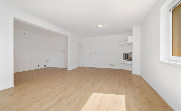 PREDANÉ- PREDAJ- 4-IZBOVÝ- 170m2- RODINNÝ DOM- ROVINKA - fotografia 4