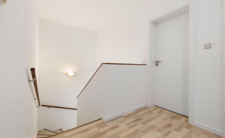 PREDANÉ- PREDAJ- 4-IZBOVÝ- 170m2- RODINNÝ DOM- ROVINKA - fotografia 6