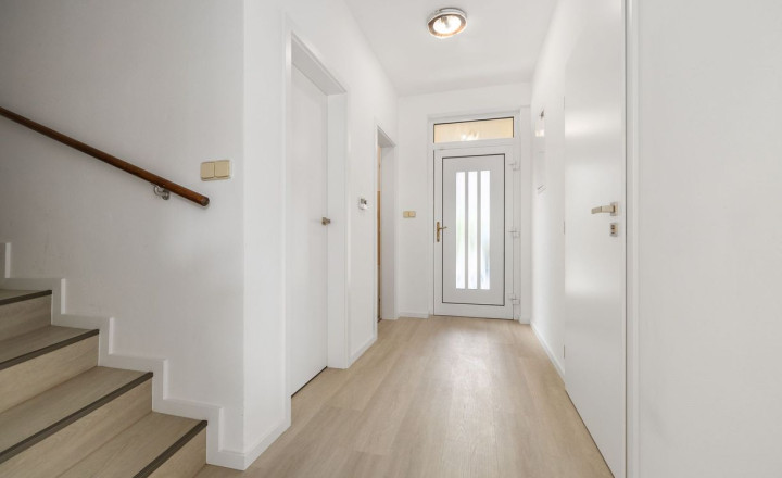 PREDANÉ- PREDAJ- 4-IZBOVÝ- 170m2- RODINNÝ DOM- ROVINKA - fotografia 5