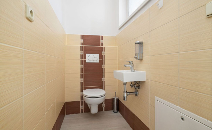 PREDANÉ- PREDAJ- 4-IZBOVÝ- 170m2- RODINNÝ DOM- ROVINKA - fotografia 13