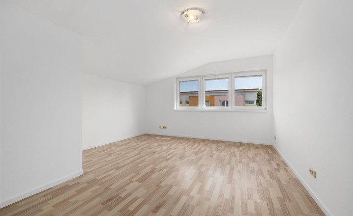 PREDANÉ- PREDAJ- 4-IZBOVÝ- 170m2- RODINNÝ DOM- ROVINKA - fotografia 8