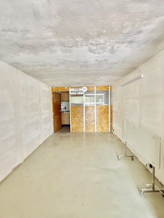 GARÁŽ-ZREKONŠTRUOVANÁ- PREDAJ- 24m2- KARLOVÁ VES - fotografia 1