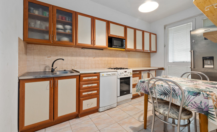 PREDANÉ-3IZBOVÝ BYT-PREDAJ- S PIVNICOU- PETRŽALKA - fotografia 1