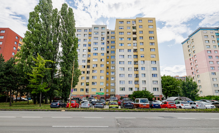 PREDANÉ-3IZBOVÝ BYT-PREDAJ- S PIVNICOU- PETRŽALKA - fotografia 12