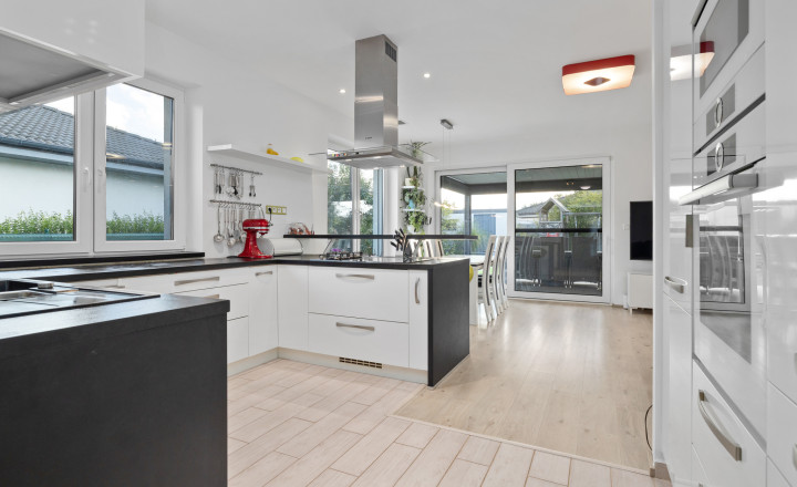 REZERVOVANÉ- SMART- BUNGALOV-  4IZBOVÝ- BAZÉN- BERNOLÁKOVO - fotografia 11
