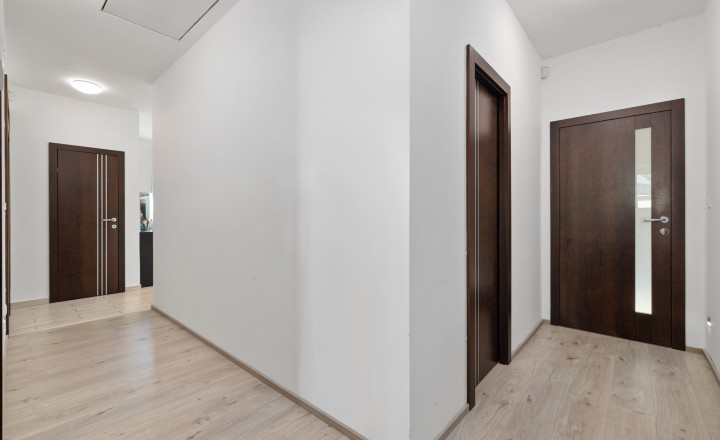 REZERVOVANÉ- SMART- BUNGALOV-  4IZBOVÝ- BAZÉN- BERNOLÁKOVO - fotografia 16