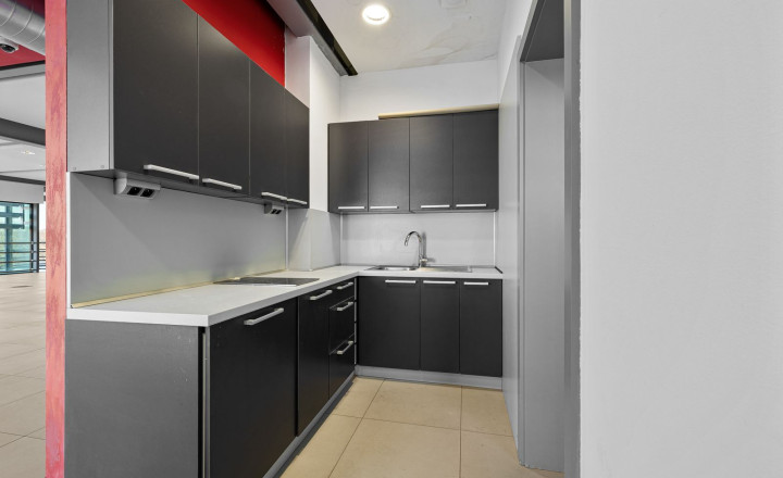 BE.LIVE COMPANY– PRENÁJOM– ADMINISTRATÍVNA BUDOVA– SHOWROOM- KANCELÁRIE- NOVOZÁMOCKÁ, NITRA - fotografia 7