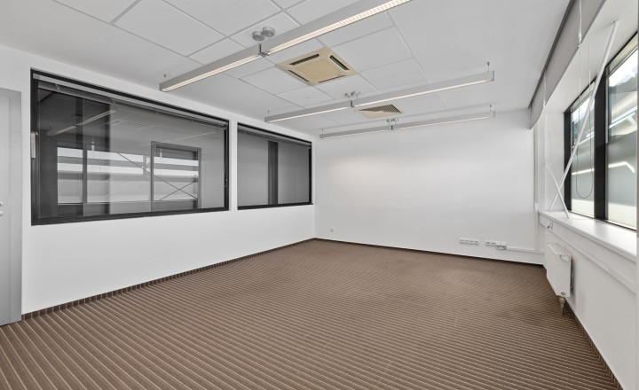 BE.LIVE COMPANY– PRENÁJOM– ADMINISTRATÍVNA BUDOVA– SHOWROOM- KANCELÁRIE- NOVOZÁMOCKÁ, NITRA - fotografia 9