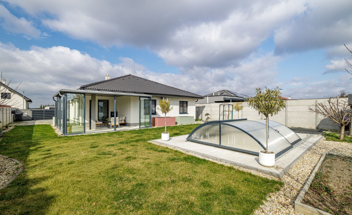 REZERVOVANÉ- BE.LIVE COMPANY- 4-IZBOVÝ- DIZAJNOVÝ-BUNGALOV- BAZÉN- MILOSLAVOV - fotografia 14