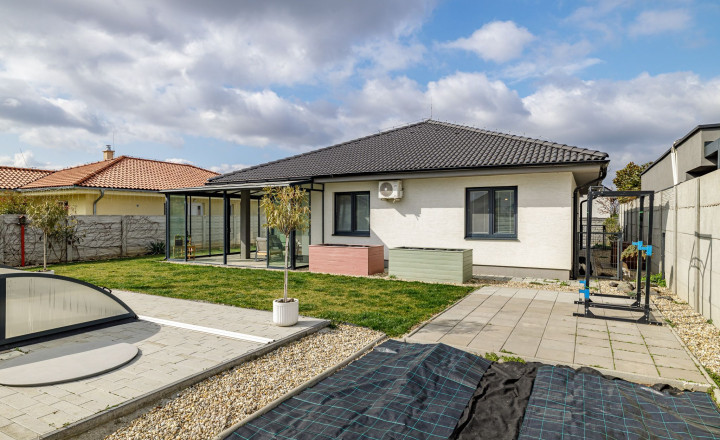 REZERVOVANÉ- BE.LIVE COMPANY- 4-IZBOVÝ- DIZAJNOVÝ-BUNGALOV- BAZÉN- MILOSLAVOV - fotografia 18