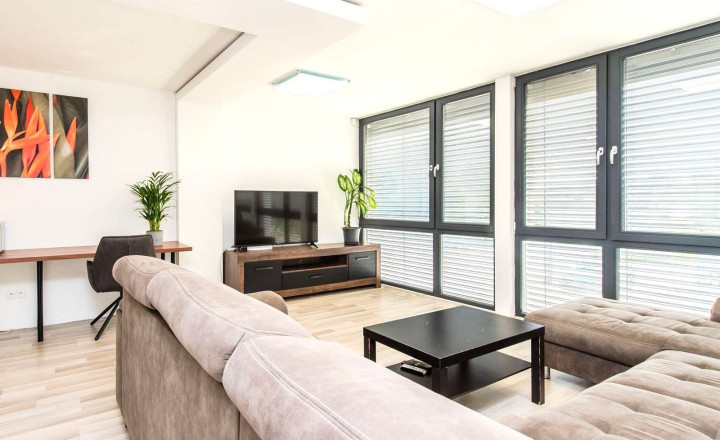 BE.LIVE COMPANY- NA PREDAJ- 1000m2- KOMERČNÝ PRIESTOR- POLYFUNKČNÁ BUDOVA- RUŽINOV- KOMÁRŇANSKÁ ULICA  - fotografia 12